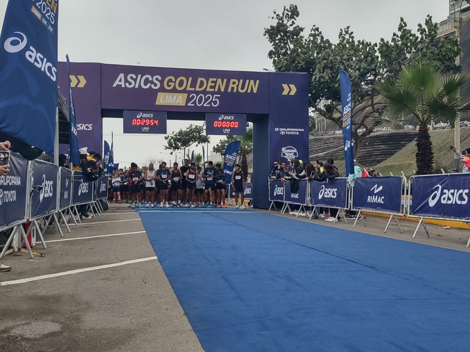 banner ASICS Golden Run Lima 2025
